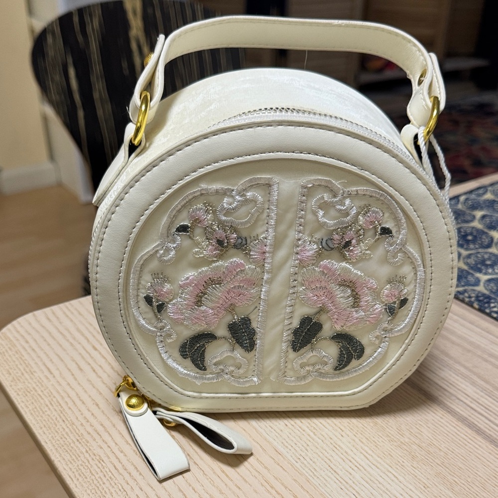 Elegant Cream Embroidered Handbag